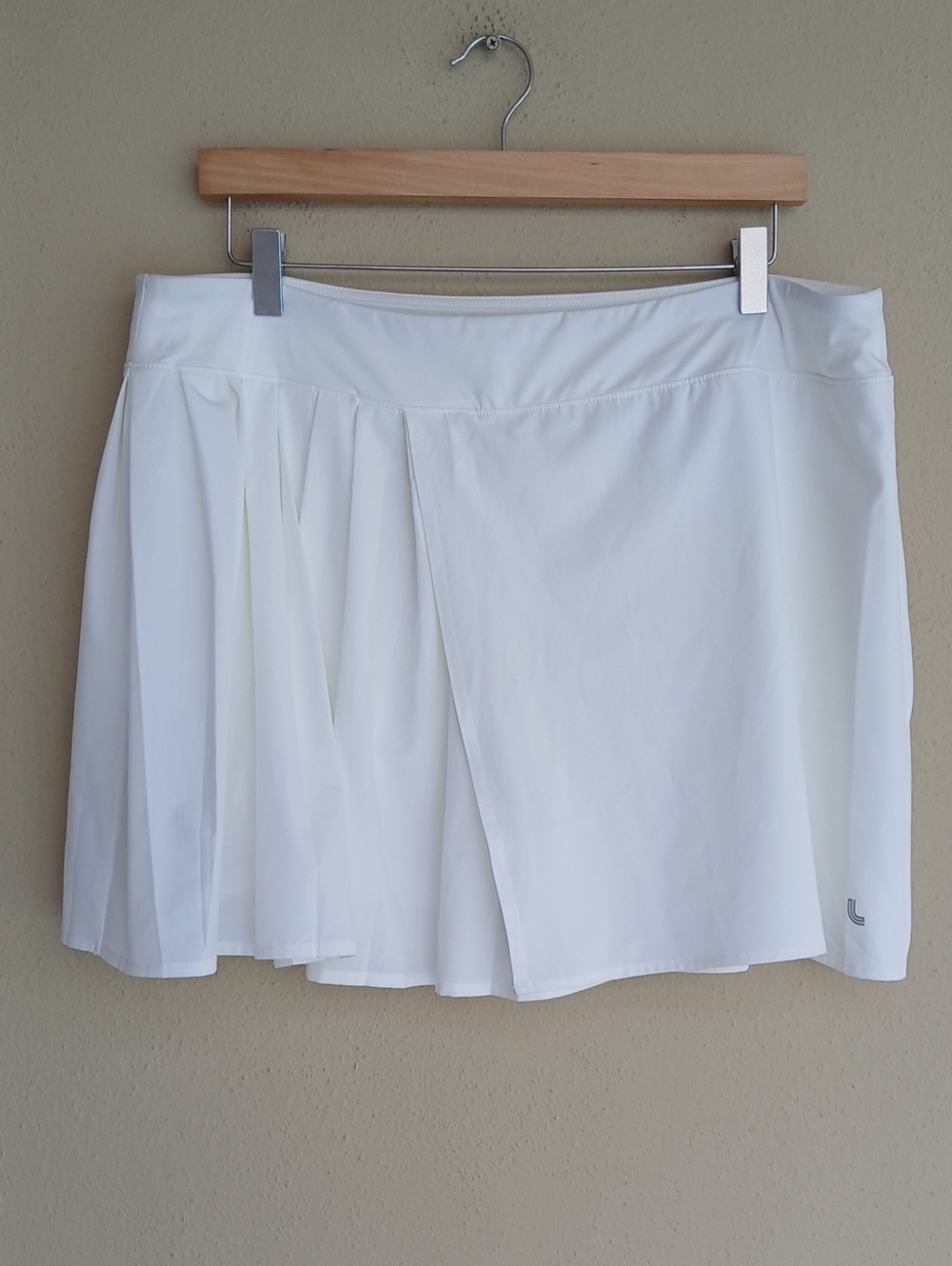 Lolë White Skort XL